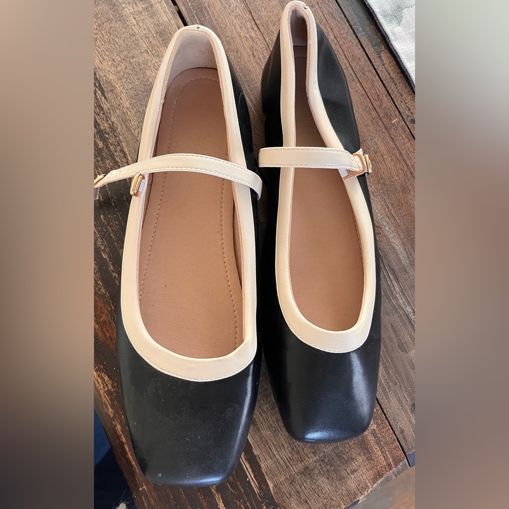 Amazon Black and Cream Flats